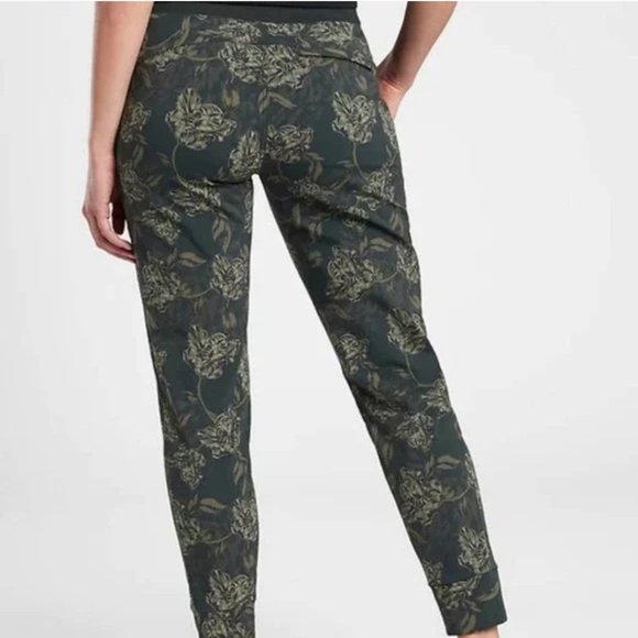 NWT $98 Athleta Trekkie North Printed Jogger in size 18! - Picture 4 of 6
